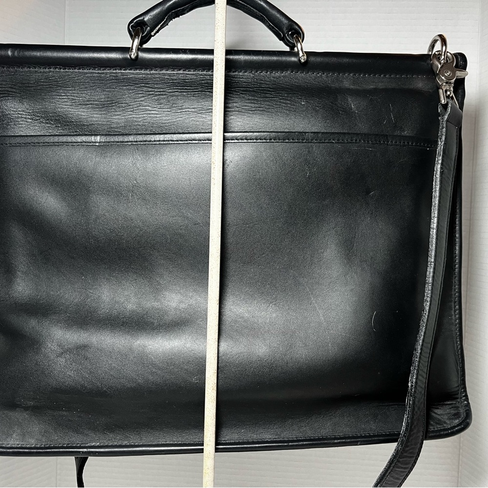 Vintage Coach Beekman Leather Messenger
F13-5266 - Picture 9 of 13